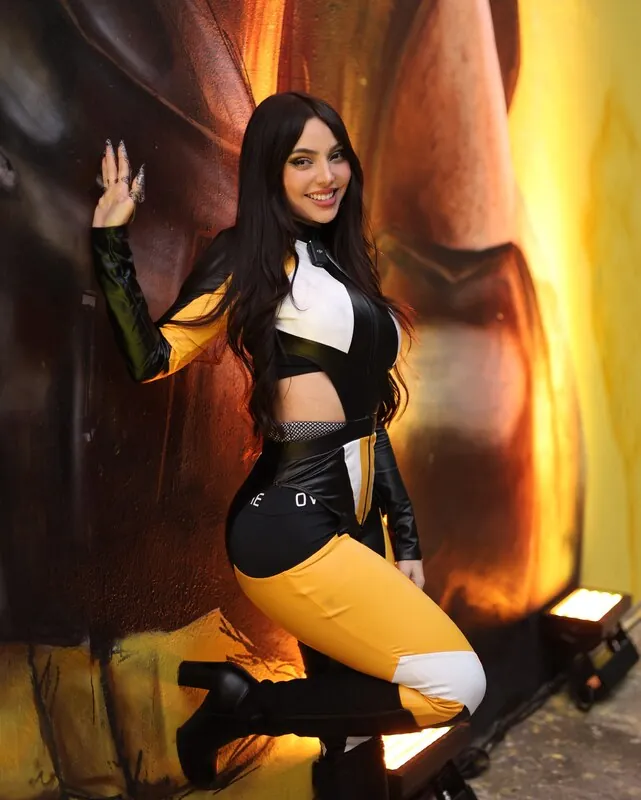 Nyvi Estephan camshow